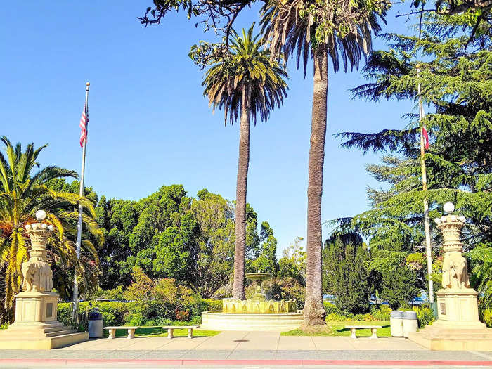 When we arrived in Sausalito, I got off the ferry and explored the town.