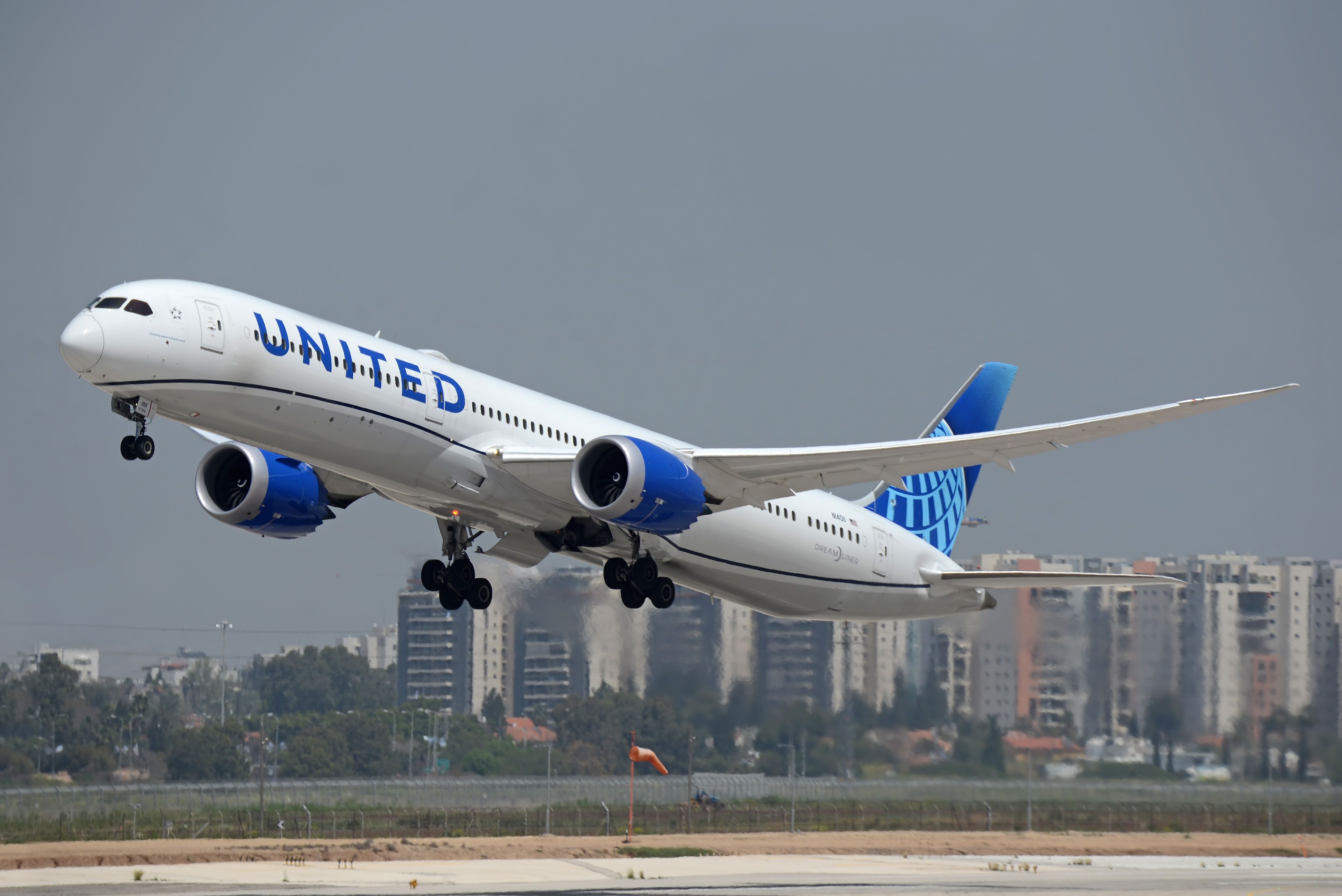 United Airlines Boeing 787-10 leaving TLV shutterstock_2456913961