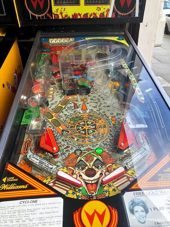 Flipper fingers at the ready! This psychedelic pinball playground is where silver balls go to live out their rock star dreams.