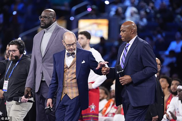 Barkley (R) with TNT hosts Shaquille O'Neal (L) and Ernie Johnson (center) at All-Star weekend