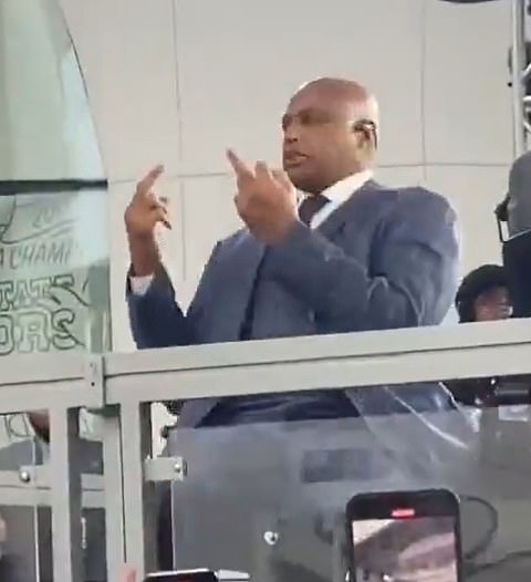 Barkley was seen flipping off the crowd in San Francisco that was booing and cursing at him