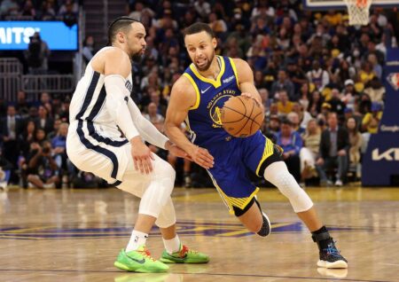 Steph Curry delivers daggers as Team USA earns gold against France in Paris – San Francisco Chronicle