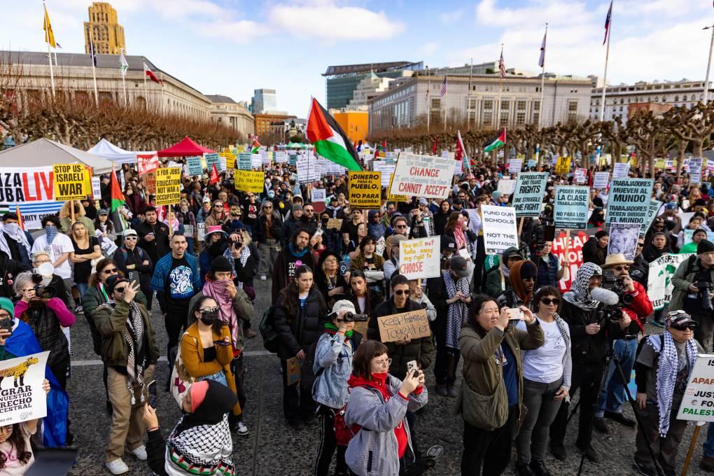 Residents and Political Groups Unite in Powerful Rally Against Trump in San Francisco, San Mateo, and Redwood City Residents, political groups rally against Trump in San Francisco, San Mateo, Redwood City – San Mateo Daily Journal