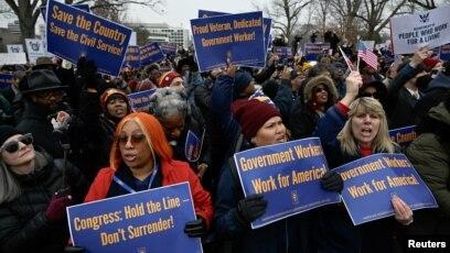 Trump administration ordered to reinstate tens of thousands of fired probationary workers – USA Today