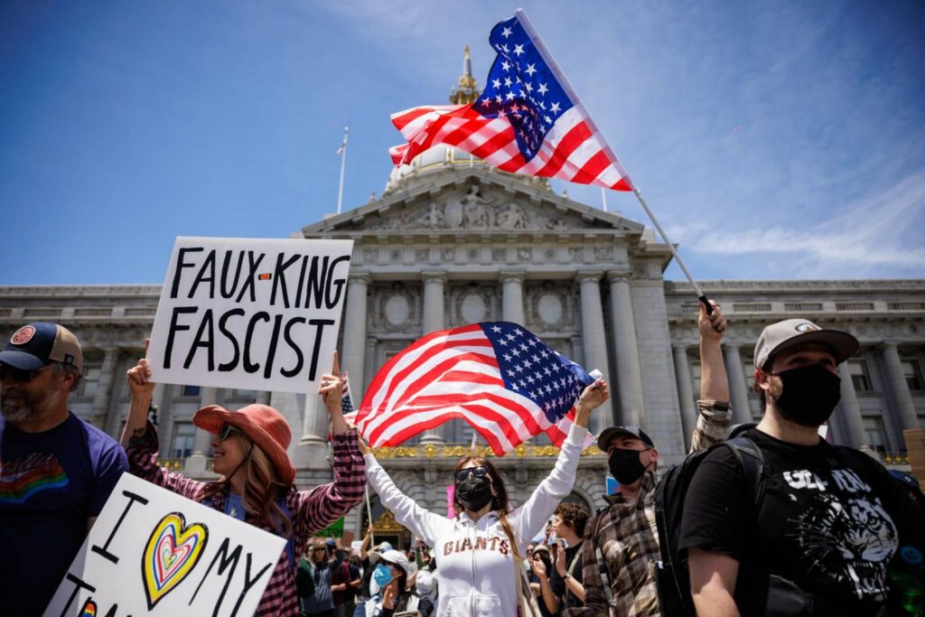 “No Kings” protests draw tens of thousands across the Bay Area – CBS News