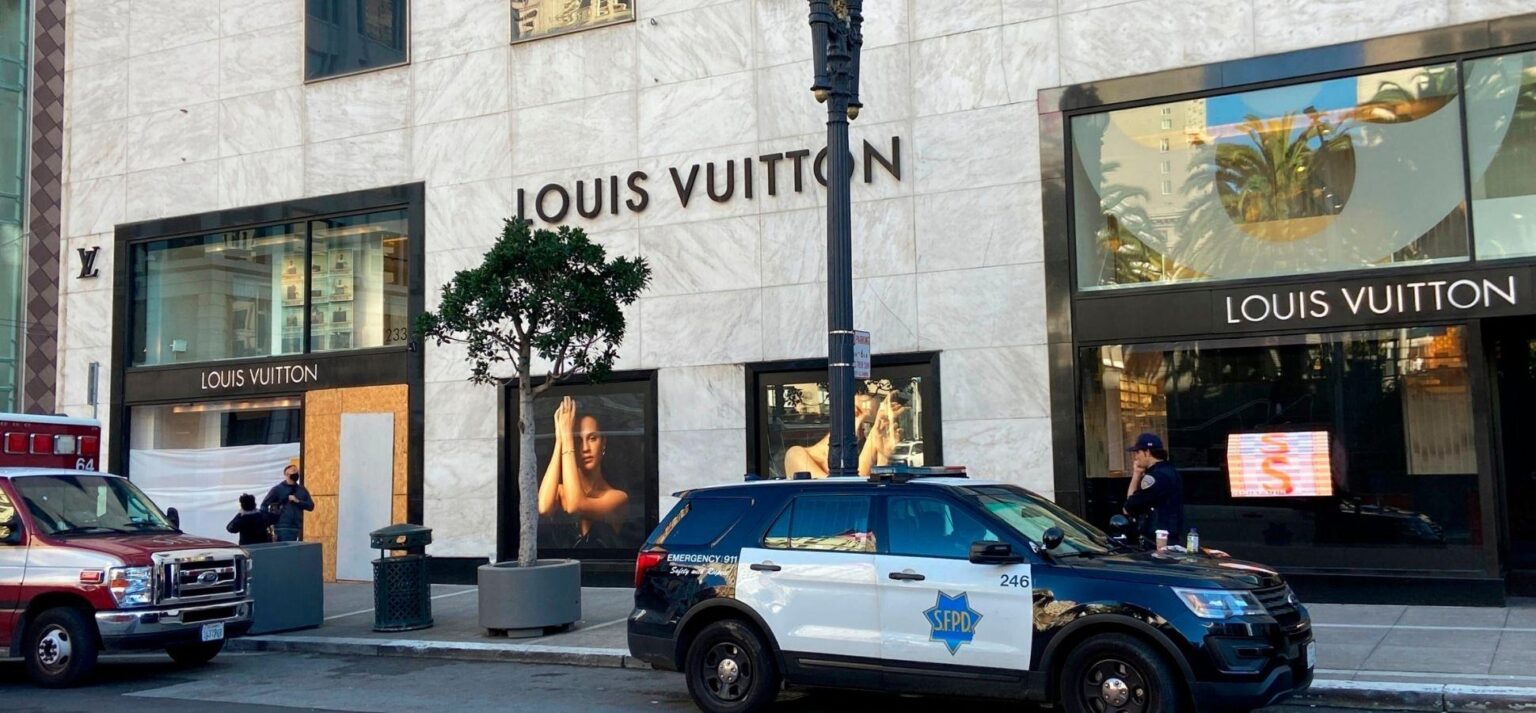 Why ‘Smash-and-Grab’ Crimes Are Surging in Some US Cities ‘Smash-and-grab’ crimes: why some US cities are seeing a spree – CNN