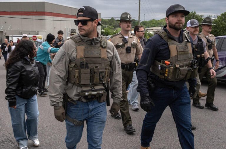 Dramatic Showdown Erupts Between ICE Agents and Masked Mob Outside Blue City Immigration Court WATCH: ICE agents fight off masked mob outside blue city immigration court – Fox News