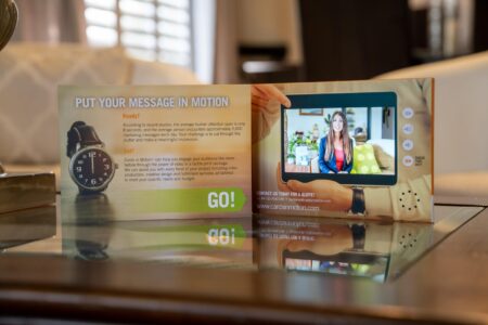 San Francisco Mob Assaults ICE Agents: Suspect Wearing Keffiyeh Charged with Threatening to Stab Officer and Injuring Family San Francisco mob assaults ICE agents, one keffiyeh-clad perp charged for threatening to ‘stab’ officer, hurt family – New York Post