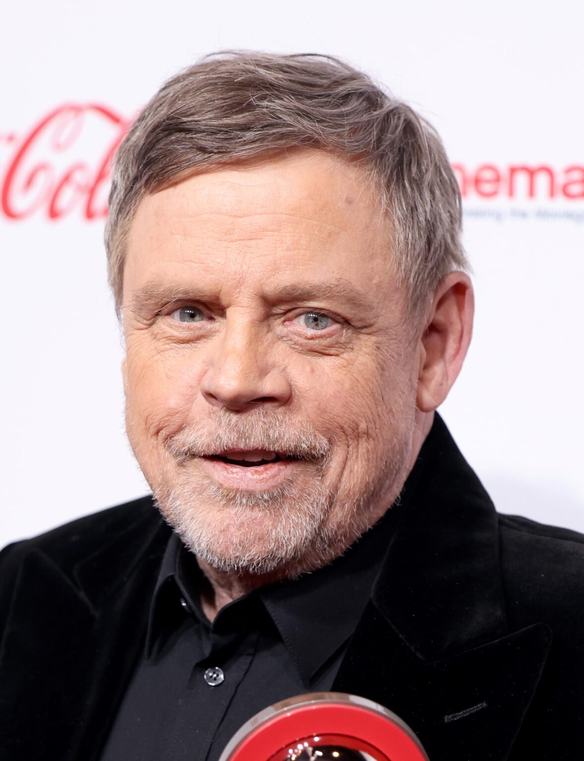 Mark Hamill Almost Left the U.S. After Trump’s Win—Until His Wife Used a Jedi Mind Trick to Change His Mind Mark Hamill says he almost left U.S. after Trump win. Then his wife pulled a Jedi mind trick – San Francisco Chronicle