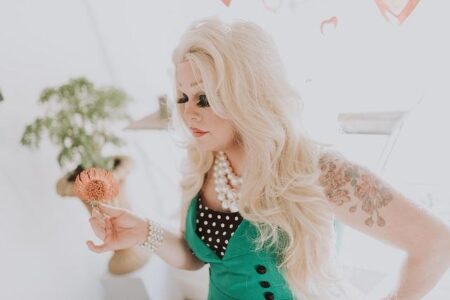 Angry Mob Disrupts Drag Queen Story Hour in California in Shocking Hate Crime Group of men storm Drag Queen Story Hour in California in possible hate crime – The Guardian