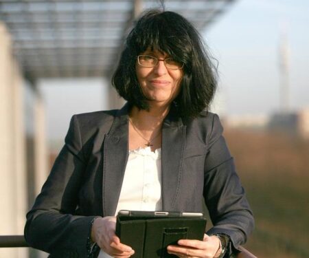 8 Trailblazing US Companies Built by Iranian-American Visionaries 8 major US companies with Iranian-American founders or CEOs – Business Insider