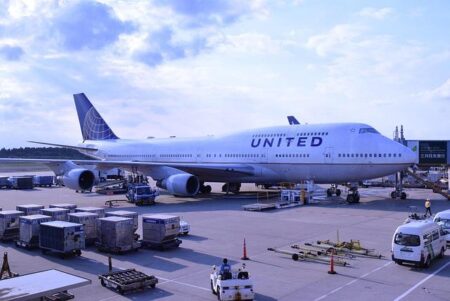 United Airlines says it will ‘look into’ worker’s threat to call ICE in viral video – The Guardian